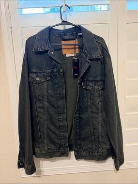 BNWT Levi’s Jean jacket - relaxed trucker jacket
